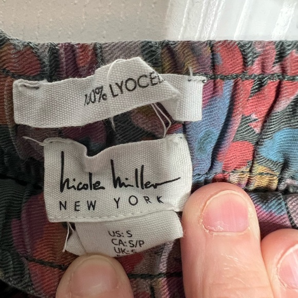 Nicole Miller jogger style floral pants - Picture 7 of 7